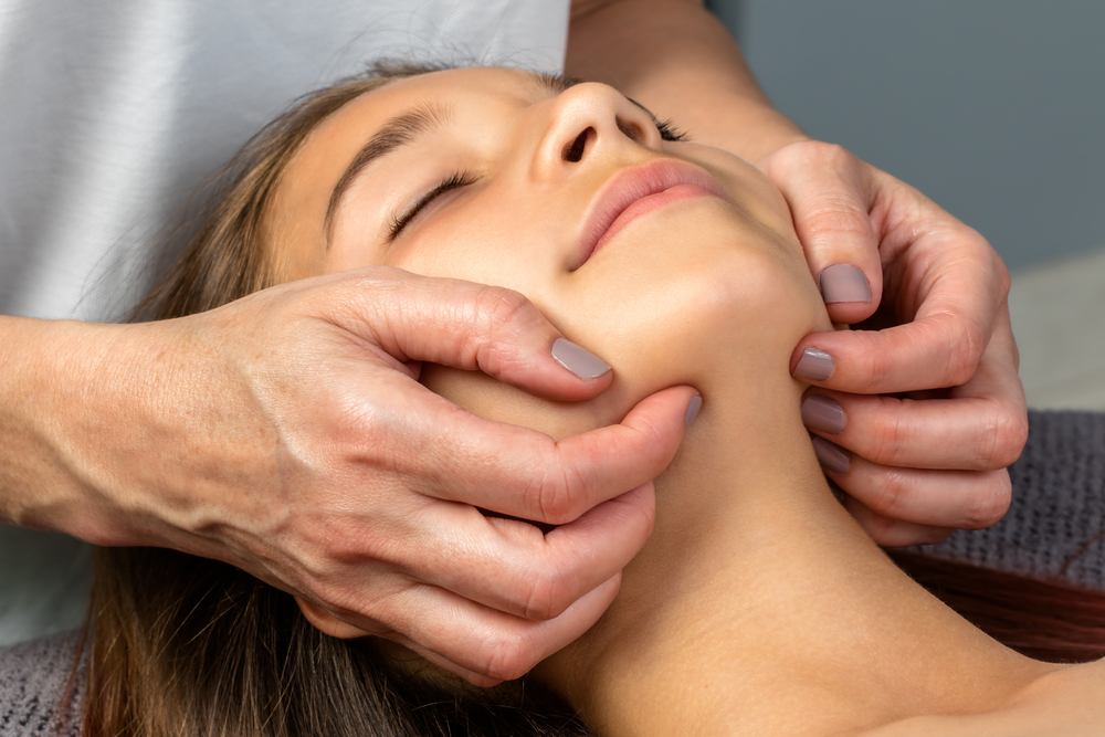 girl receiving jaw adjustment